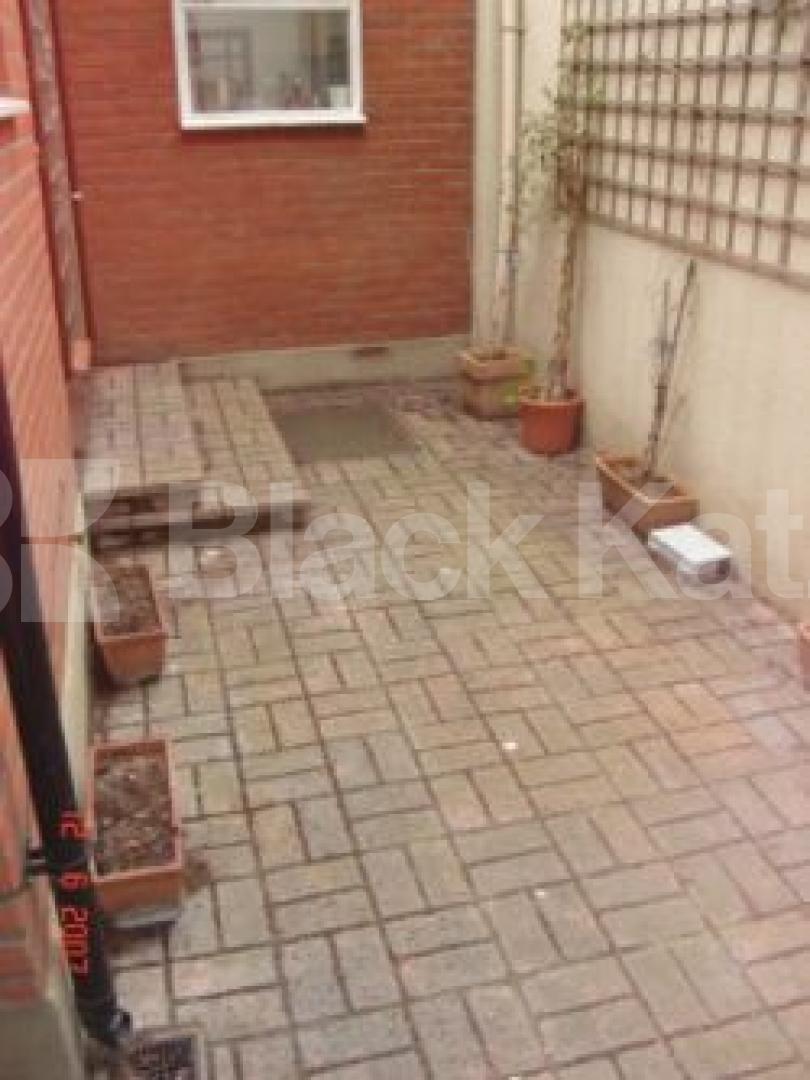 			MUST SEE!!!, 2 Bedroom, 1 bath, 1 reception Flat			 Pax Studios,Park Road, CROUCH END N8